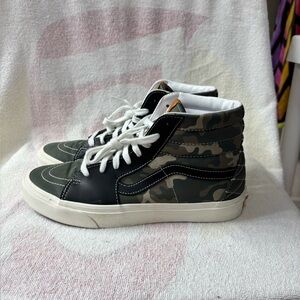 Vans Sk8-Hi Mixed Utility
Camo Black Men 9.5 Women 11